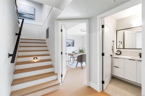 13-2590 Penrhyn St, Saanich, BC 