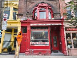 236 QUEEN STREET E  Toronto, ON M5A 1S3