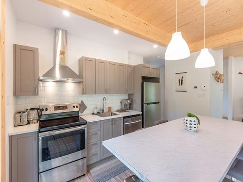 Cuisine - 74 Imp. Du Cerf, Lac-Supérieur, QC - Indoor Photo Showing Kitchen With Upgraded Kitchen