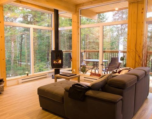 Salon - 74 Imp. Du Cerf, Lac-Supérieur, QC - Indoor