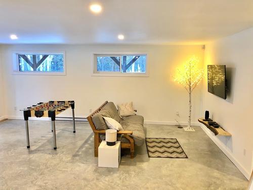 Salle familiale - 74 Imp. Du Cerf, Lac-Supérieur, QC - Indoor Photo Showing Other Room