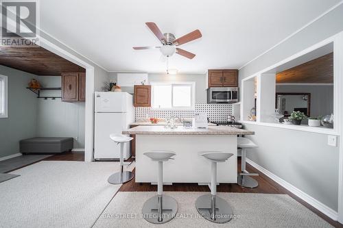 74 De La Salle Boulevard, Georgina, ON - Indoor Photo Showing Kitchen