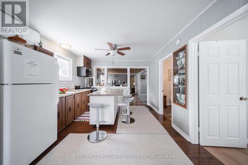 74 De La Salle Boulevard, Georgina, ON - Indoor Photo Showing Kitchen