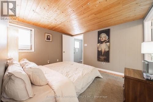 74 De La Salle Boulevard, Georgina, ON - Indoor Photo Showing Bedroom