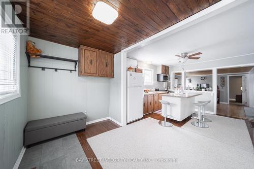 74 De La Salle Boulevard, Georgina, ON - Indoor Photo Showing Kitchen