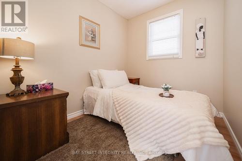 74 De La Salle Boulevard, Georgina, ON - Indoor Photo Showing Bedroom