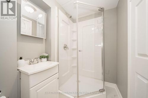 74 De La Salle Boulevard, Georgina, ON - Indoor Photo Showing Bathroom