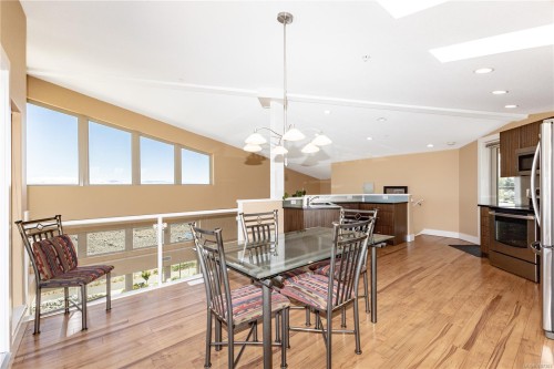 401-1392 Island Hwy South, Campbell River, BC - Indoor Photo Showing Dining Room