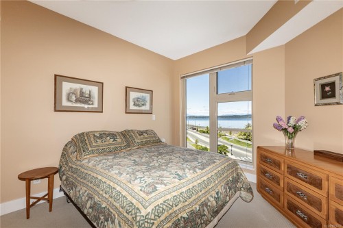 401-1392 Island Hwy South, Campbell River, BC - Indoor Photo Showing Bedroom