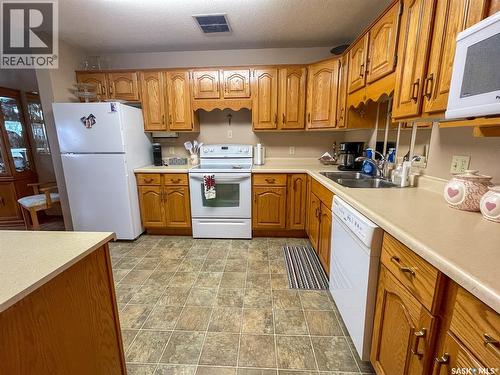 11 119 4Th Avenue W, Kindersley, SK - Indoor Photo Showing Kitchen With Double Sink