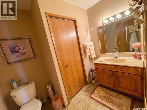 11 119 4Th Avenue W, Kindersley, SK - Indoor Photo Showing Bathroom