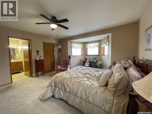 11 119 4Th Avenue W, Kindersley, SK - Indoor Photo Showing Bedroom