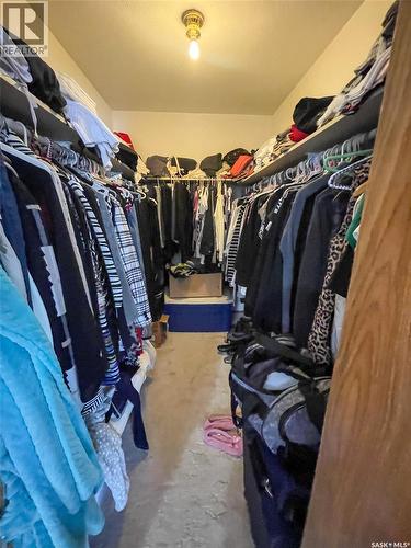 11 119 4Th Avenue W, Kindersley, SK - Indoor With Storage