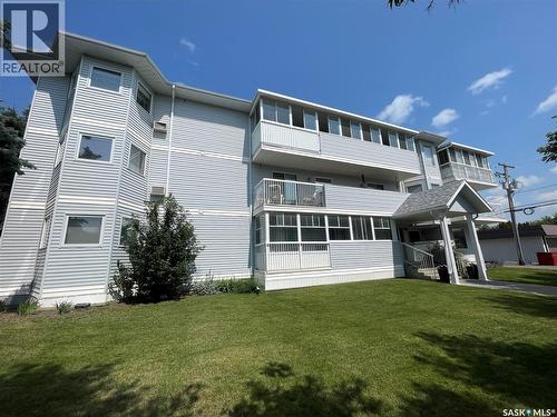 11 119 4Th Avenue W, Kindersley, SK - Outdoor