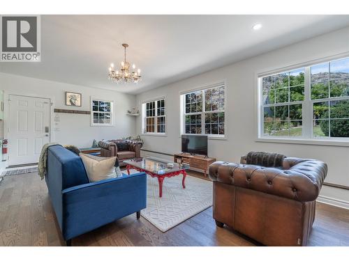 860 Fairview Road, Oliver, BC - Indoor Photo Showing Living Room