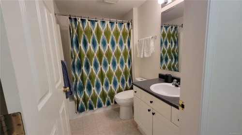 111-1105 Henry Rd, Courtenay, BC - Indoor Photo Showing Bathroom