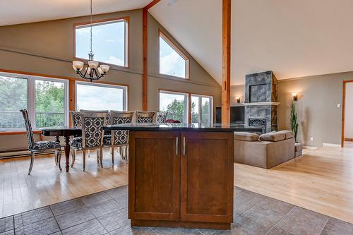 Overall view - 11 Ch. Lucette, Saint-Sauveur, QC - Indoor With Fireplace