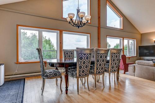 Dining room - 11 Ch. Lucette, Saint-Sauveur, QC - Indoor Photo Showing Dining Room