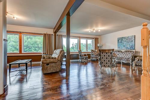 Salle familiale - 11 Ch. Lucette, Saint-Sauveur, QC - Indoor Photo Showing Living Room