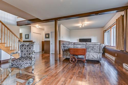 Family room - 11 Ch. Lucette, Saint-Sauveur, QC - Indoor Photo Showing Other Room
