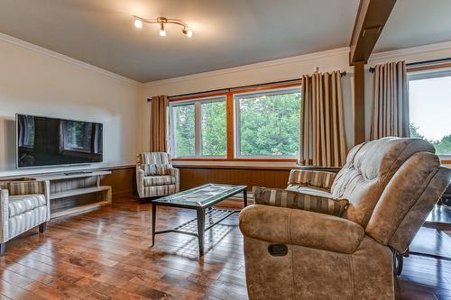 Family room - 11 Ch. Lucette, Saint-Sauveur, QC - Indoor Photo Showing Living Room