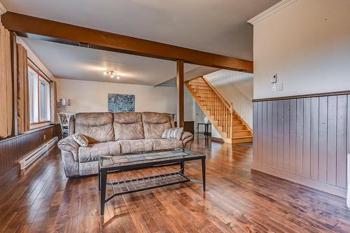 Family room - 11 Ch. Lucette, Saint-Sauveur, QC - Indoor Photo Showing Living Room