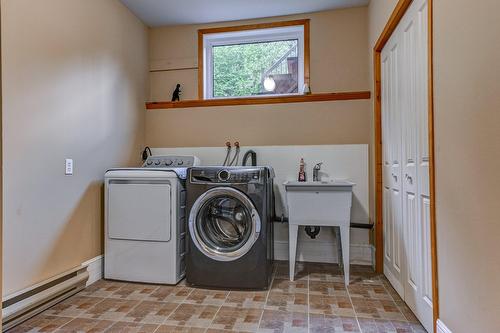 Salle de lavage - 11 Ch. Lucette, Saint-Sauveur, QC - Indoor Photo Showing Laundry Room