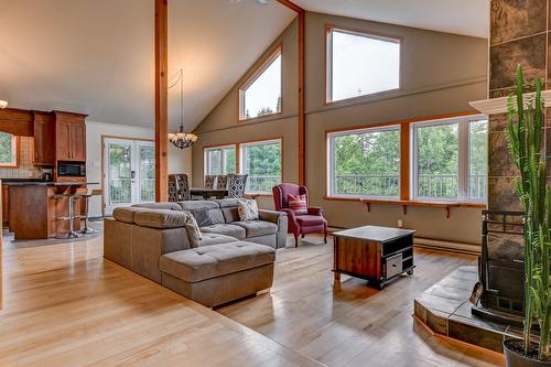 Overall view - 11 Ch. Lucette, Saint-Sauveur, QC - Indoor Photo Showing Living Room