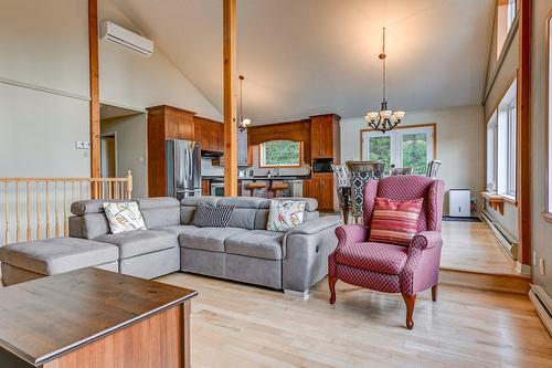 Vue d'ensemble - 11 Ch. Lucette, Saint-Sauveur, QC - Indoor Photo Showing Living Room
