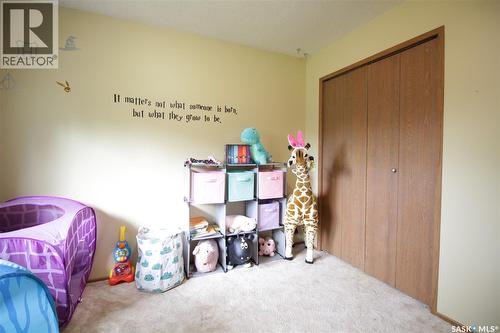 221 4Th Avenue, Whitewood, SK - Indoor