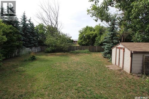 221 4Th Avenue, Whitewood, SK - Outdoor With Backyard