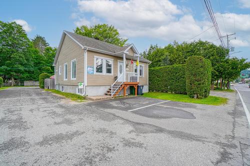 33 Av. St-Denis  Saint-Sauveur, QC J0R 1R4