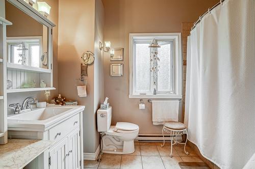 Salle de bains - 33 Av. St-Denis, Saint-Sauveur, QC - Indoor Photo Showing Bathroom