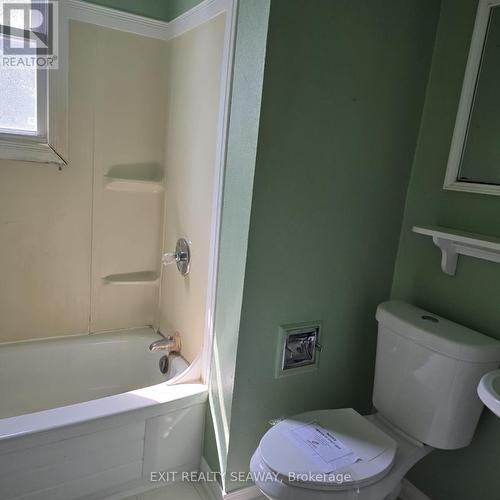 Bathroom - 8154 Victoria Street, Ottawa, ON - Indoor Photo Showing Bathroom