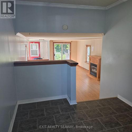 8154 Victoria Street, Ottawa, ON - Indoor Photo Showing Other Room