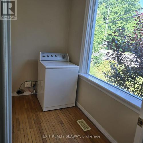 Bedroom converted to laundry Room - 8154 Victoria Street, Ottawa, ON - Indoor Photo Showing Laundry Room