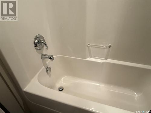 122 121 Willowgrove Crescent, Saskatoon, SK - Indoor Photo Showing Bathroom