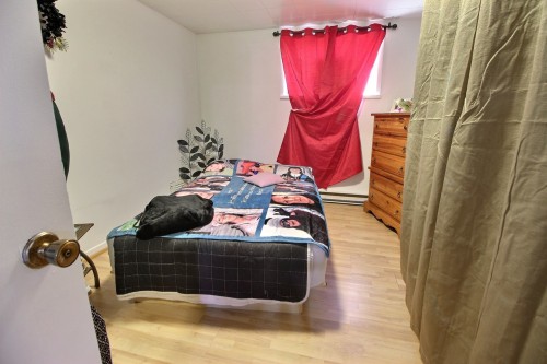 Chambre à coucher principale - 472 7E Avenue O., Amos, QC - Indoor Photo Showing Bedroom