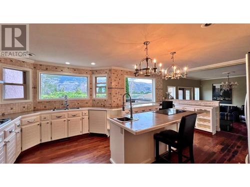 1973 Tranquille Road, Kamloops, BC - Indoor Photo Showing Kitchen