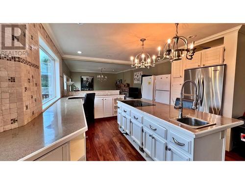 1973 Tranquille Road, Kamloops, BC - Indoor Photo Showing Kitchen