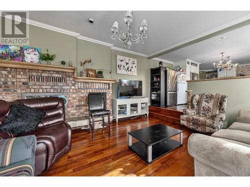 1973 Tranquille Road, Kamloops, BC - Indoor Photo Showing Living Room