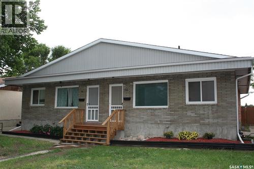 56 Froom Crescent, Regina, SK - Indoor Photo Showing Kitchen With Double Sink
