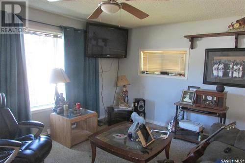1455 Connaught Street, Regina, SK - Indoor Photo Showing Living Room