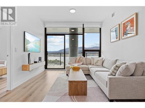 1488 Bertram Street Unit# 3201, Kelowna, BC - Indoor Photo Showing Living Room