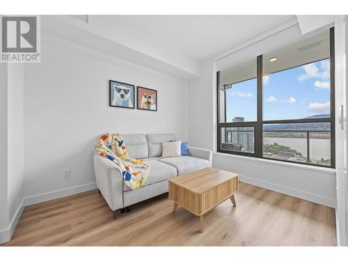 1488 Bertram Street Unit# 3201, Kelowna, BC - Indoor Photo Showing Living Room