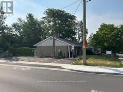 39 PARKSIDE DRIVE  Newmarket, ON L3Y 4R7