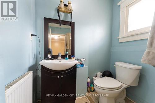 43 York Street, St. Catharines (Downtown), ON - Indoor Photo Showing Bathroom