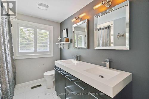 250 Daphne Avenue, Mississauga, ON - Indoor Photo Showing Bathroom