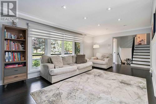 250 Daphne Avenue, Mississauga, ON - Indoor Photo Showing Living Room