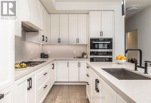 Th4 - 1 Strathgowan Avenue, Toronto, ON - Indoor Photo Showing Kitchen